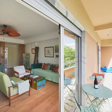 Sunny Oasis, By Timecooler Apartment *