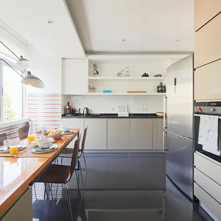 Sunny Oasis, By Timecooler Apartment *